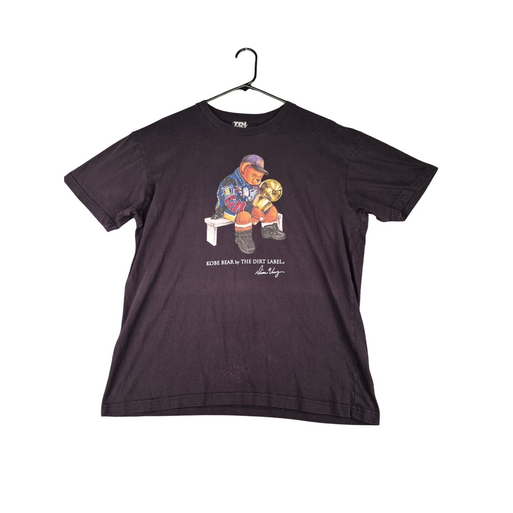 The Dirt Label Kobe Bear Trophy Graphic T-Shirt Mens Black Short Sleeve Large